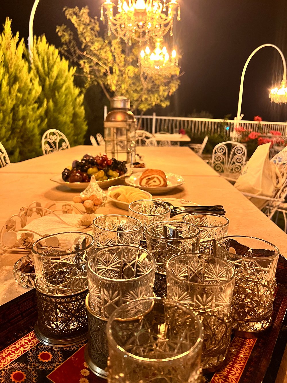 Evening table at Chef’s Atolye — glasses, fruit and chandeliers